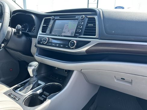 Used 2016 Toyota Highlander Limited Platinum AWD/4WD image 14