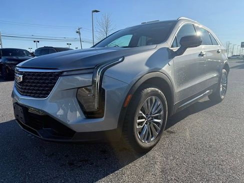 Used 2025 Cadillac XT4 Premium Luxury image 5