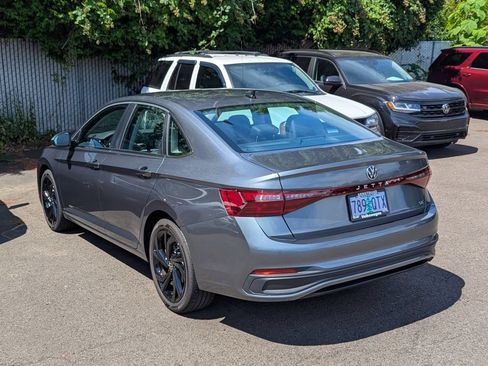 Certified 2025 Volkswagen Jetta SE w/ Black Wheel Package FWD image 4