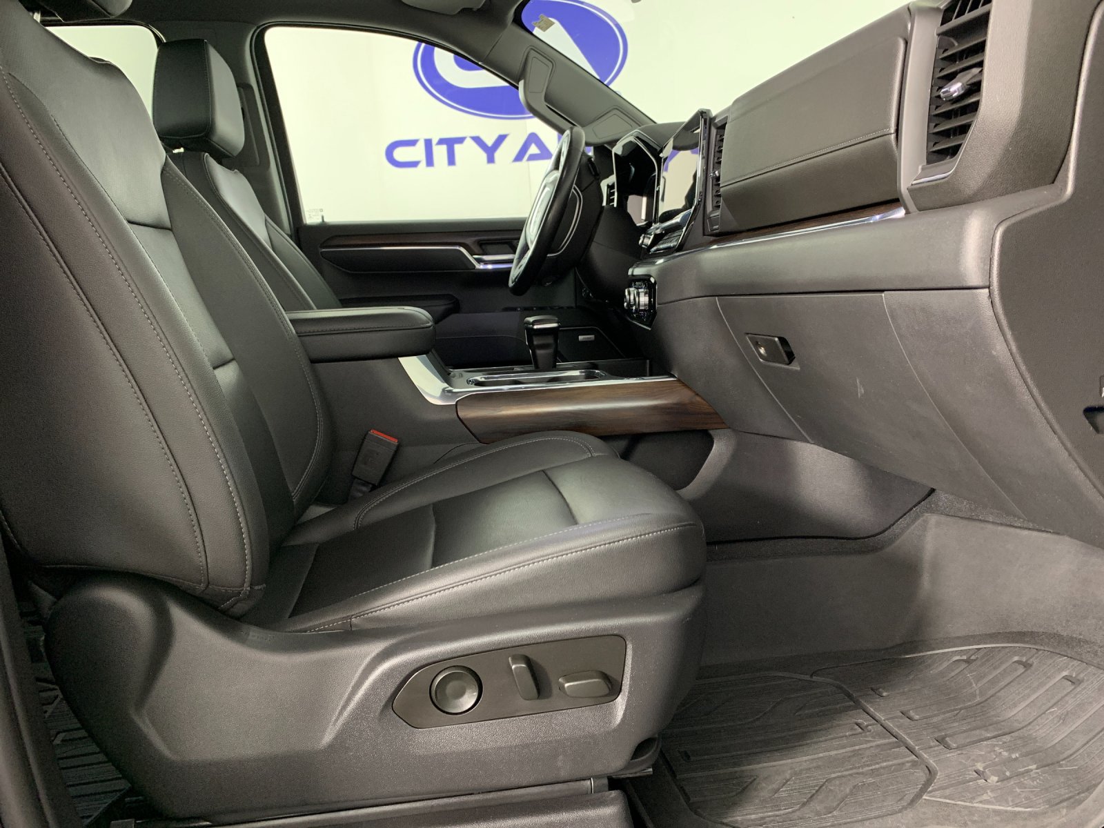 Used 2022 GMC Sierra 1500 SLT AWD/4WD image 39