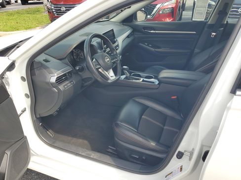 Certified 2024 Nissan Altima 2.5 SR FWD image 11
