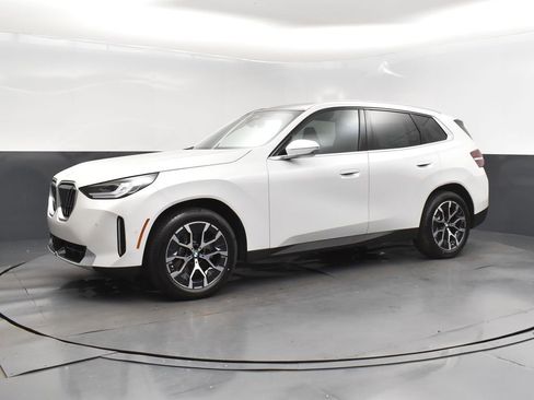 Certified 2025 BMW X3 xDrive30i w/ Premium Package image 3