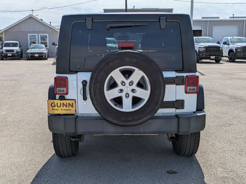 Used 2018 Jeep Wrangler Unlimited Sport S image 4