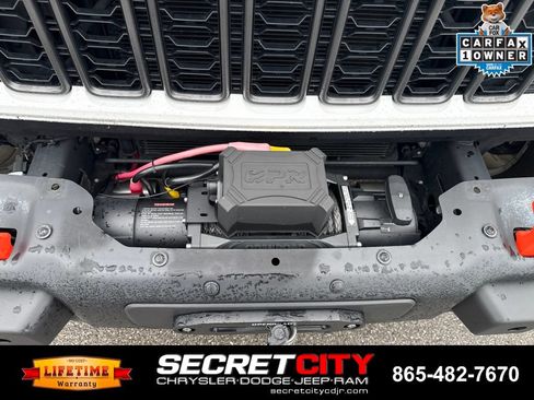 Used 2025 Jeep Gladiator Mojave w/ Convenience Group AWD/4WD image 8