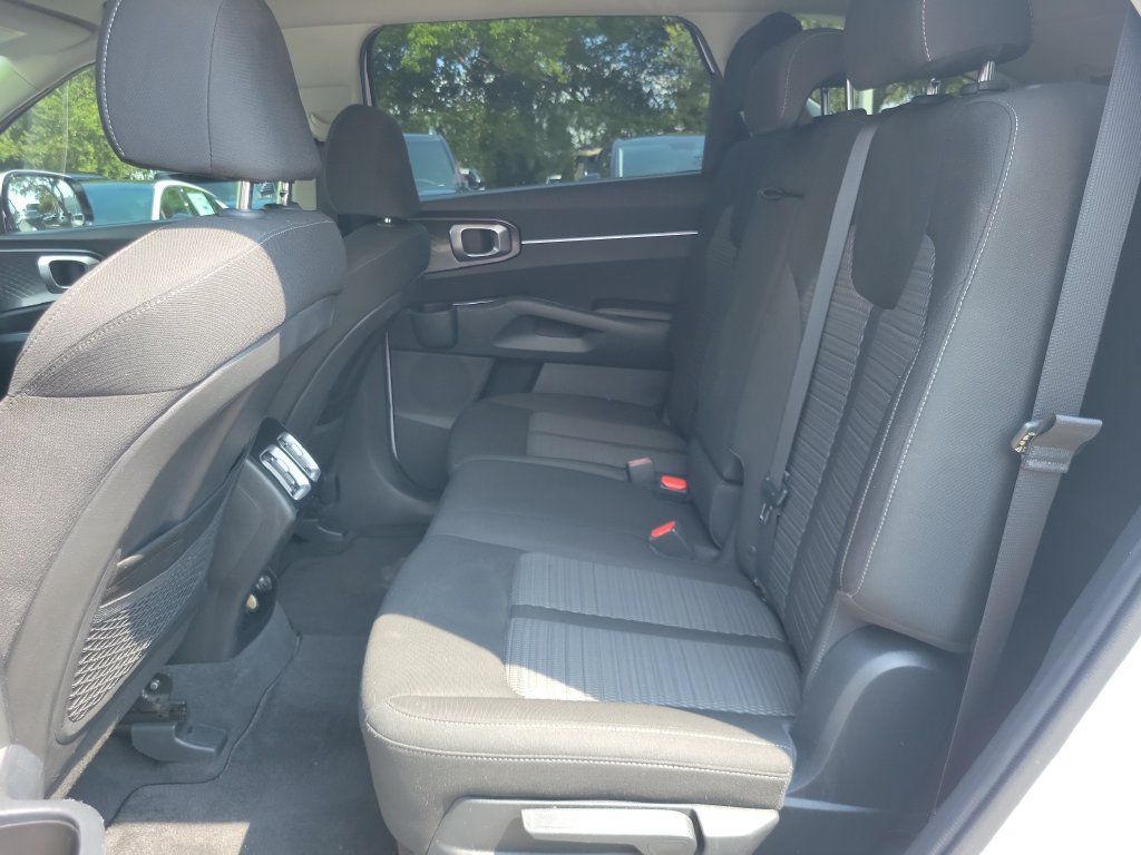 Used 2022 Kia Sorento LX FWD image 11