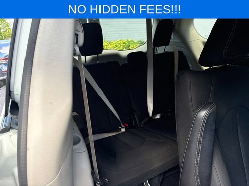 Used 2018 Chrysler Pacifica L FWD image 9