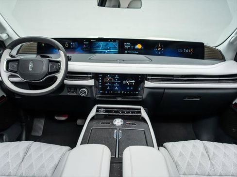 New 2026 Lincoln Navigator L Black Label AWD/4WD image 21