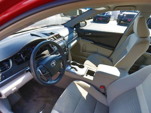 Used 2012 Toyota Camry LE FWD image 4