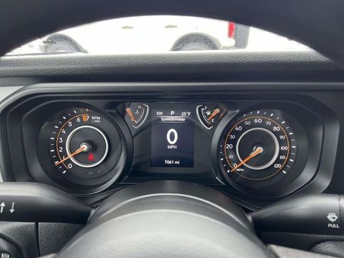 Used 2025 Jeep Gladiator Sport AWD/4WD image 15