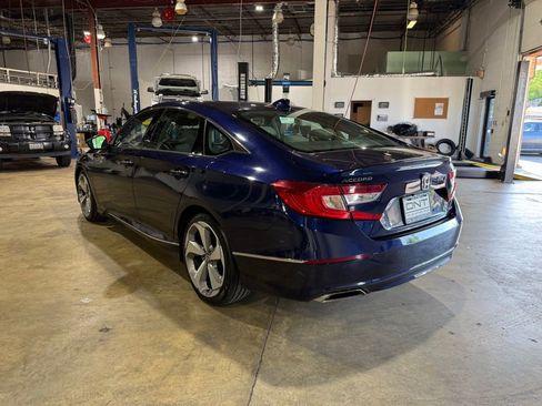 Used 2018 Honda Accord Touring image 4