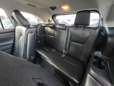 Used 2022 Toyota Highlander XLE image 17