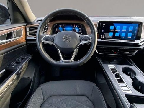 Used 2024 Volkswagen Atlas SE FWD image 5
