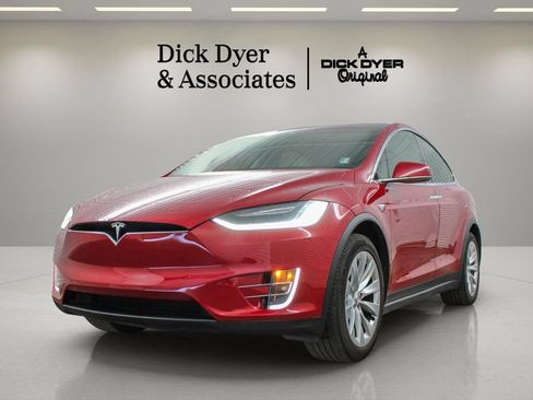 Used 2018 Tesla Model X 75D AWD/4WD image 5
