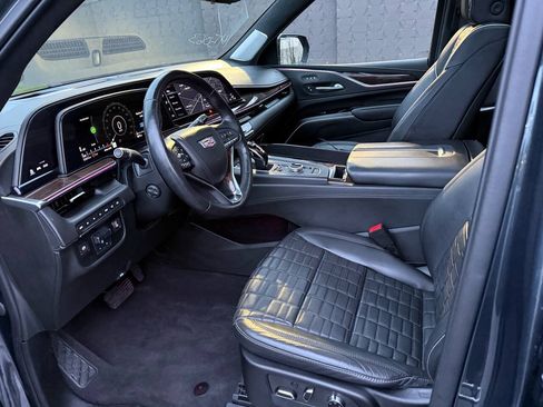 Used 2022 Cadillac Escalade Sport Platinum w/ Heavy-Duty Trailer Package AWD/4WD image 8