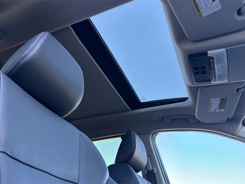 Certified 2025 Nissan Rogue SL w/ SL Premium Package image 17