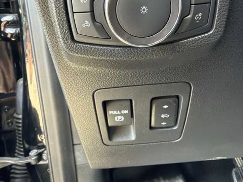 Used 2018 Ford F150 XLT w/ Equipment Group 302A Luxury AWD/4WD image 18