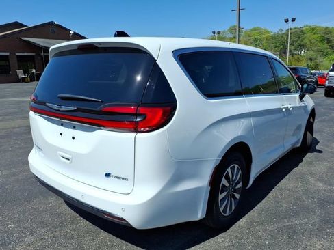 Used 2024 Chrysler Pacifica Limited FWD image 22