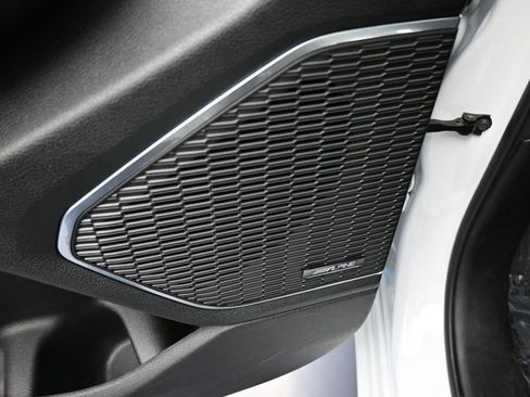 Used 2024 Jeep Grand Cherokee Overland w/ Adv Protech Group III image 15