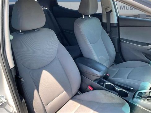 Used 2014 Hyundai Elantra SE FWD image 29