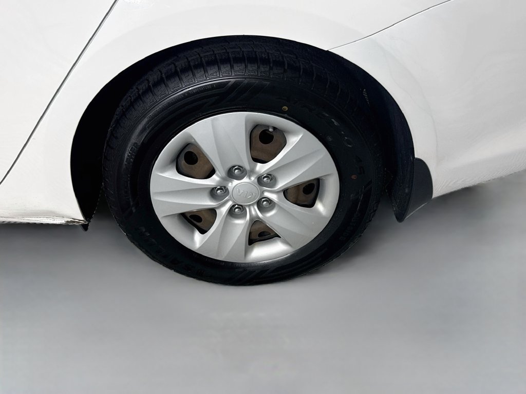Used 2017 Kia Forte LX FWD image 28
