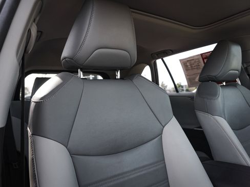 Used 2019 Toyota RAV4 Limited image 38