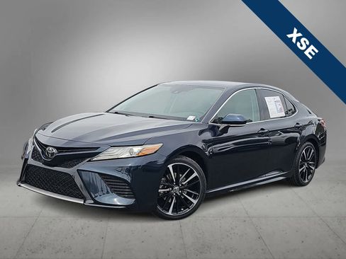 Used 2019 Toyota Camry XSE FWD image 1