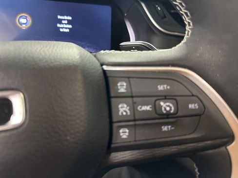 Used 2024 Jeep Grand Cherokee Altitude image 32