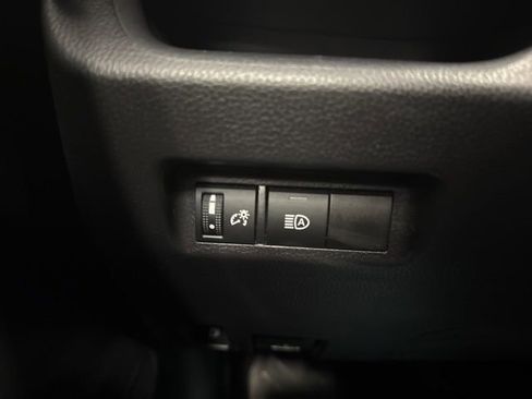 Used 2025 Toyota RAV4 XLE AWD/4WD image 29