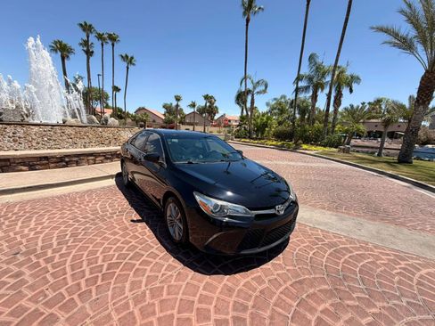 Used 2017 Toyota Camry SE FWD image 11