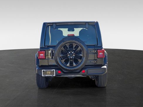 Used 2025 Jeep Wrangler Unlimited Sahara w/ Safety Group image 5