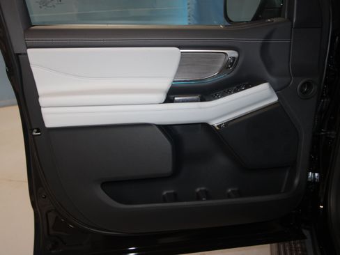 New 2026 Ford Expedition Max Platinum w/ Platinum Ultimate Package AWD/4WD image 4