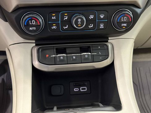 Used 2023 GMC Acadia Denali w/ Denali Technology Package FWD image 19