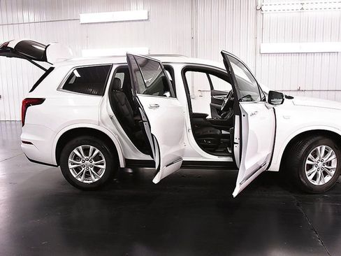 Used 2024 Cadillac XT6 Luxury w/ LPO, Floor Liner Package image 33