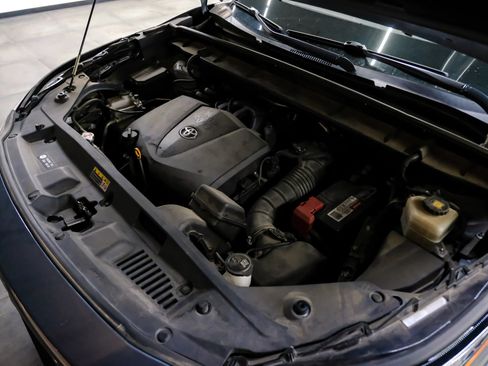 Used 2021 Toyota Highlander XLE FWD image 61