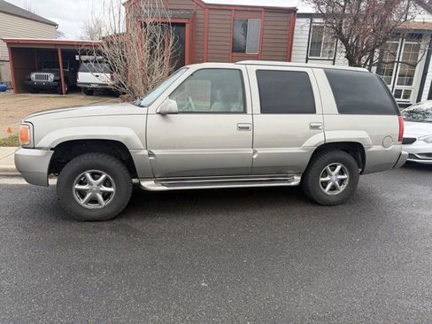 Used 1999 Cadillac Escalade 4WD image 2
