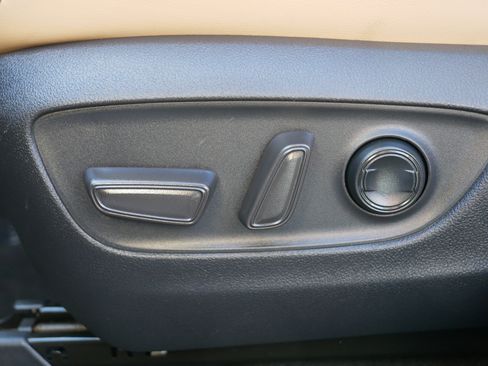 Used 2021 Toyota RAV4 XLE Premium image 20