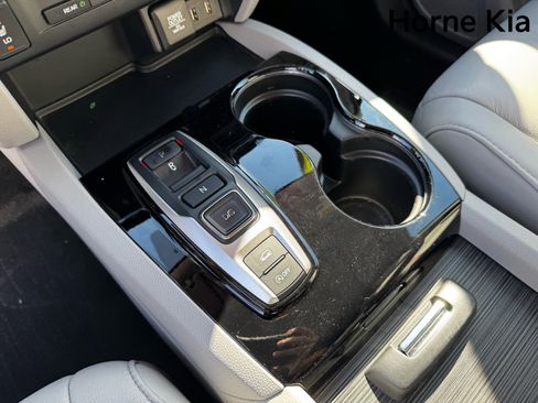 Used 2017 Honda Pilot Touring image 23