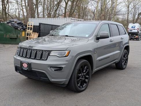 Certified 2022 Jeep Grand Cherokee Laredo X AWD/4WD image 10
