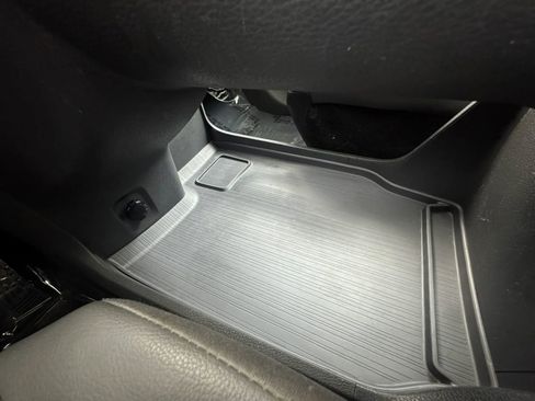 Used 2023 Toyota Sienna XLE AWD/4WD image 23