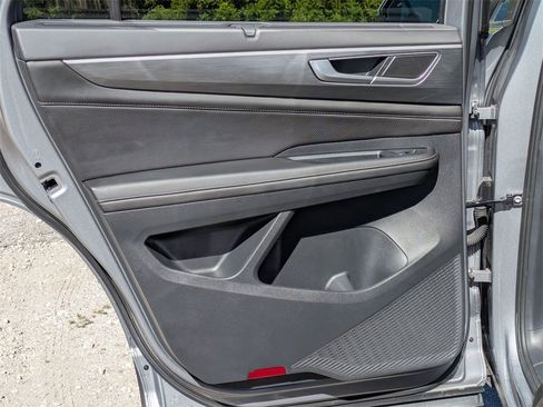 Used 2025 Volkswagen Atlas Cross Sport SE image 26