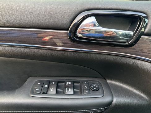 Used 2020 Jeep Grand Cherokee Overland image 12