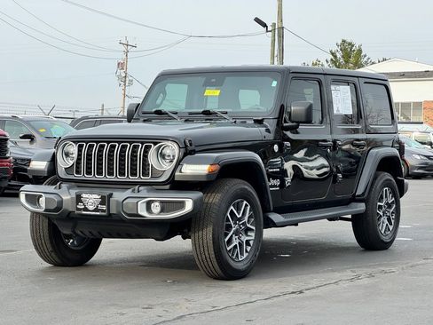 Used 2024 Jeep Wrangler Sahara image 3