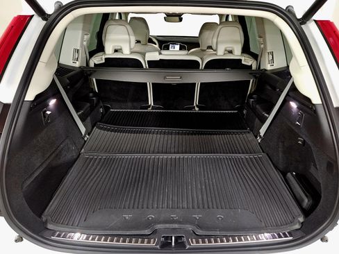 Used 2023 Volvo XC90 B5 Plus AWD/4WD image 18