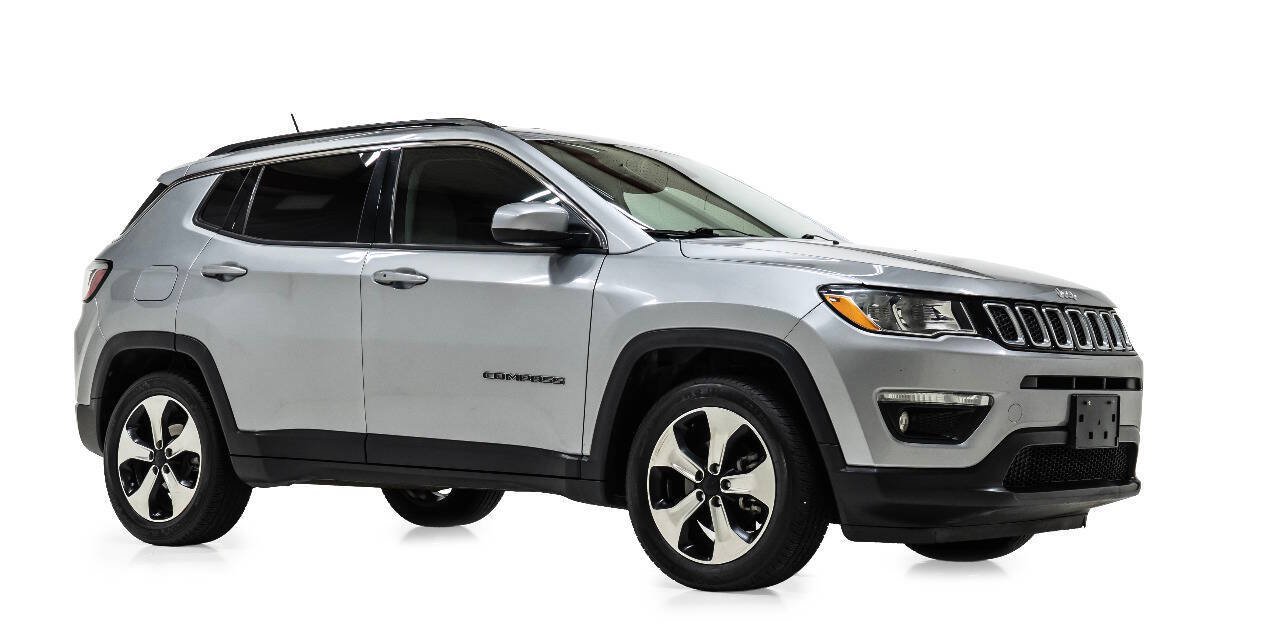 Used 2017 Jeep Compass Latitude w/ Popular Equipment Group FWD image 1
