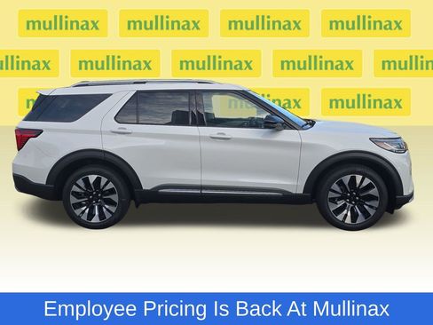 New 2026 Ford Explorer Platinum AWD/4WD image 2