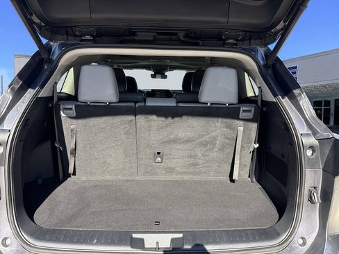 Used 2021 Toyota Highlander XLE FWD image 31