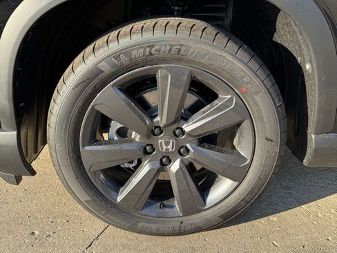 New 2025 Honda Pilot Sport image 7