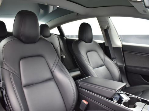 Used 2019 Tesla Model 3 Long Range image 17