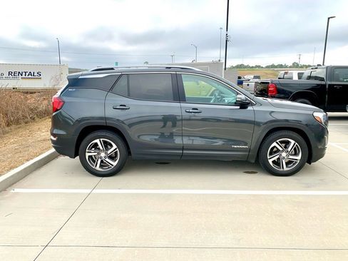 Used 2021 GMC Terrain SLT w/ Infotainment Package II image 4
