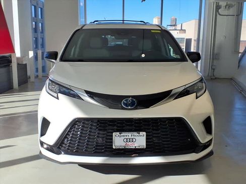 Used 2022 Toyota Sienna XSE image 2